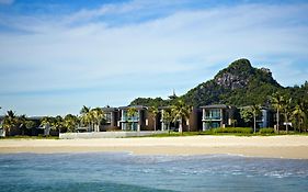 Hyatt Regency Danang Resort And Spa  5*